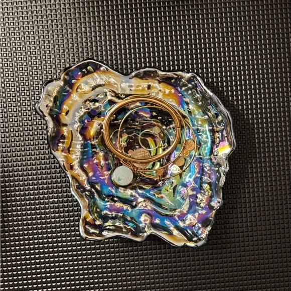 Iridescent Oyster Clam Shell Glass Bowl - Picture 6 of 6